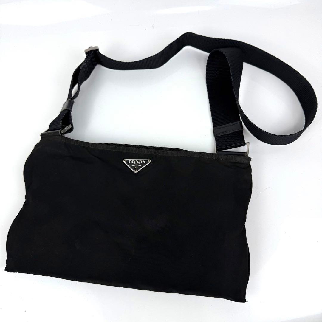 PRADA プラダ ショルダーバッグ 斜めがけ ナイロン 三角ロゴ 黒 白タグ