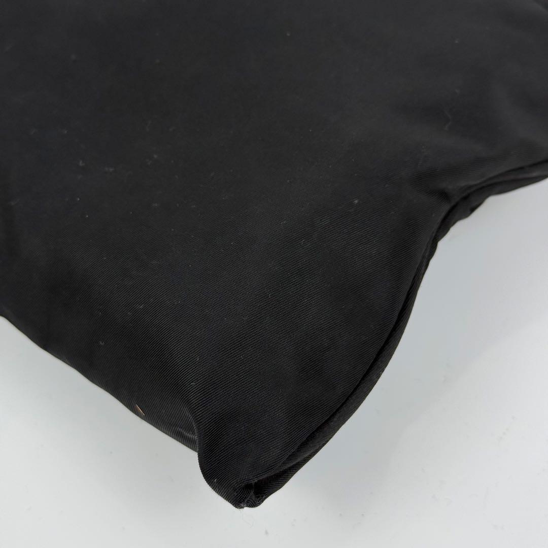 PRADA プラダ ショルダーバッグ 斜めがけ ナイロン 三角ロゴ 黒 白タグ