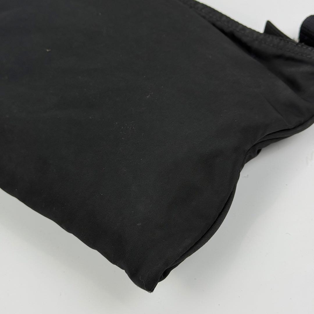 PRADA プラダ ショルダーバッグ 斜めがけ ナイロン 三角ロゴ 黒 白タグ