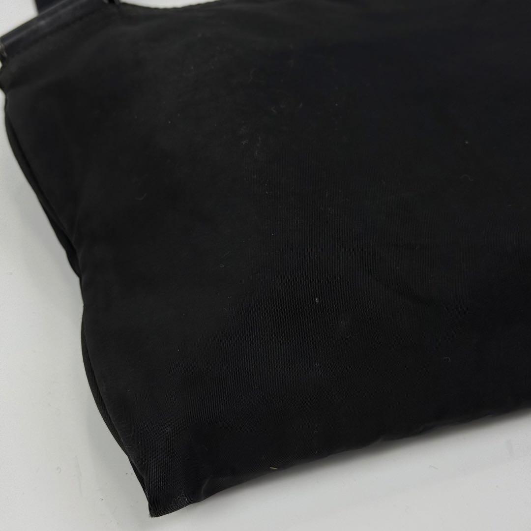 PRADA プラダ ショルダーバッグ 斜めがけ ナイロン 三角ロゴ 黒 白タグ