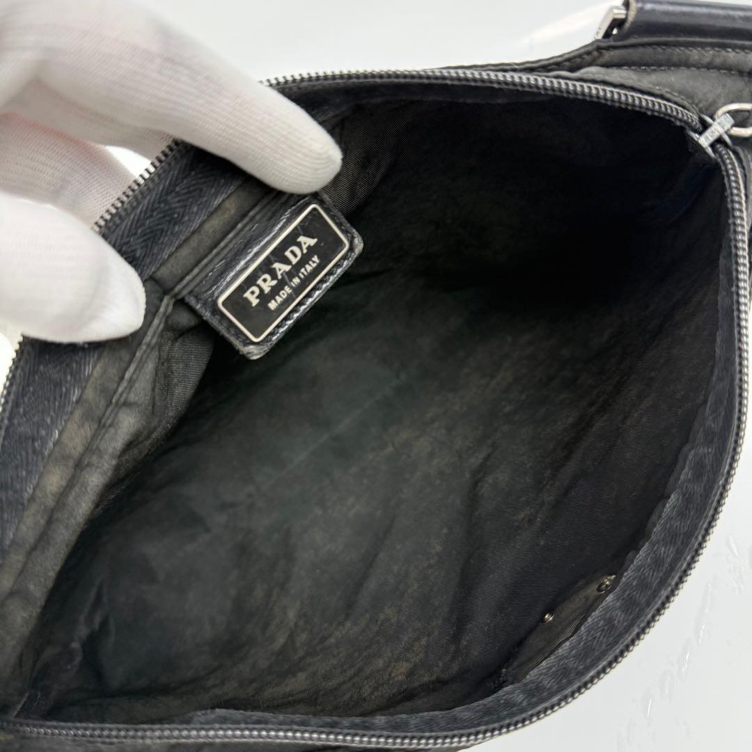 PRADA プラダ ショルダーバッグ 斜めがけ ナイロン 三角ロゴ 黒 白タグ