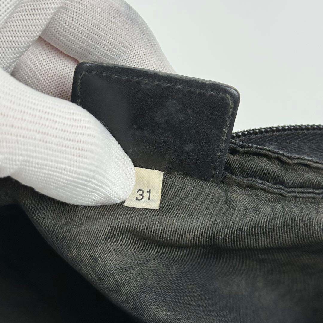PRADA プラダ ショルダーバッグ 斜めがけ ナイロン 三角ロゴ 黒 白タグ