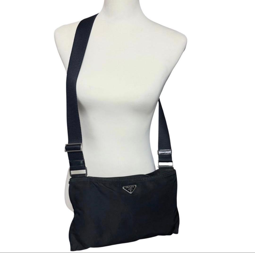 PRADA プラダ ショルダーバッグ 斜めがけ ナイロン 三角ロゴ 黒 白タグ