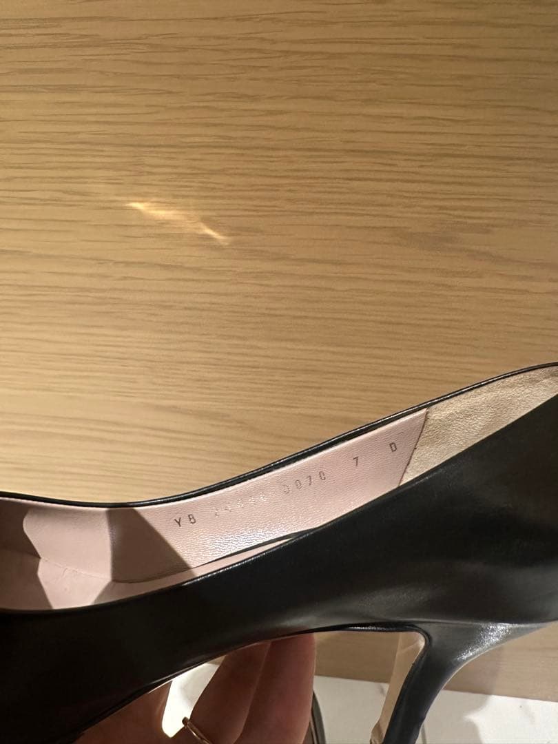 FERRAGAMO ブラックパンプス24.5㎝