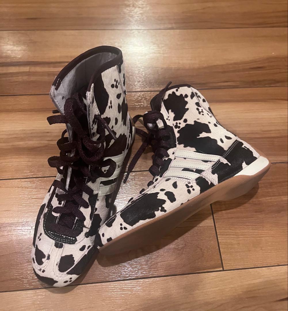 adidas 牛柄 スニーカー