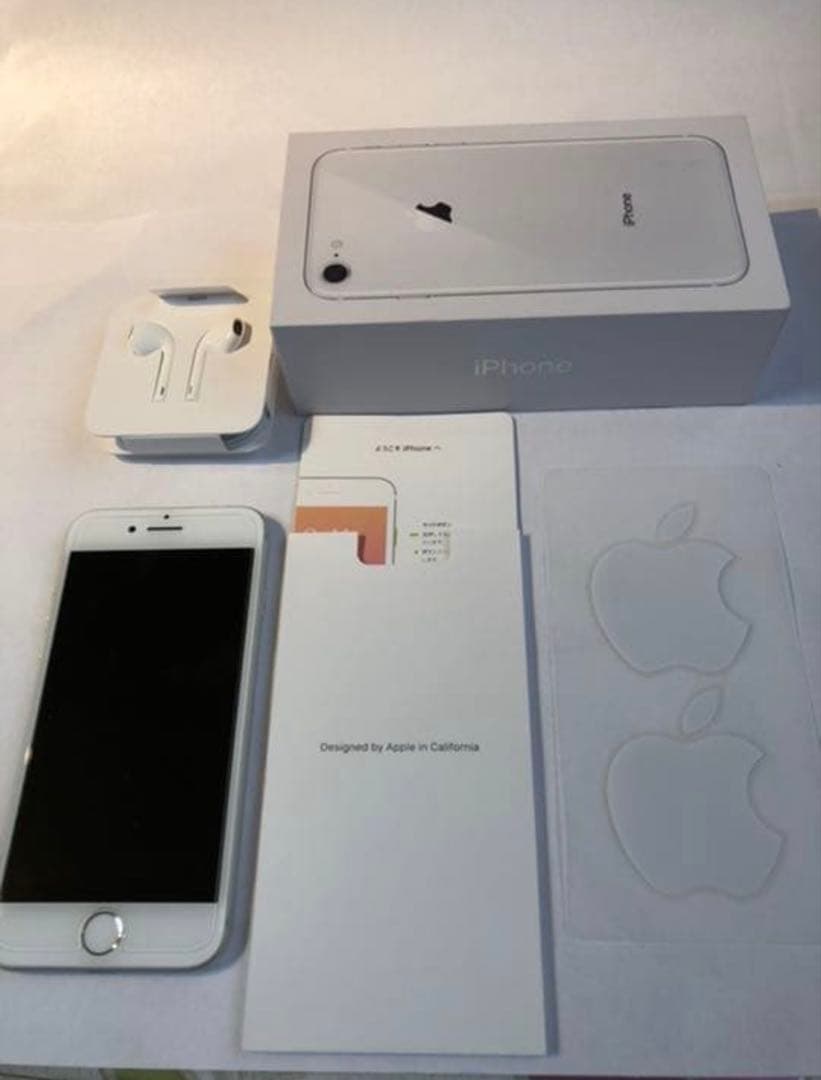 Apple iPhone 8本体 64GBシルバー白色★箱付き美品イヤフォン新品