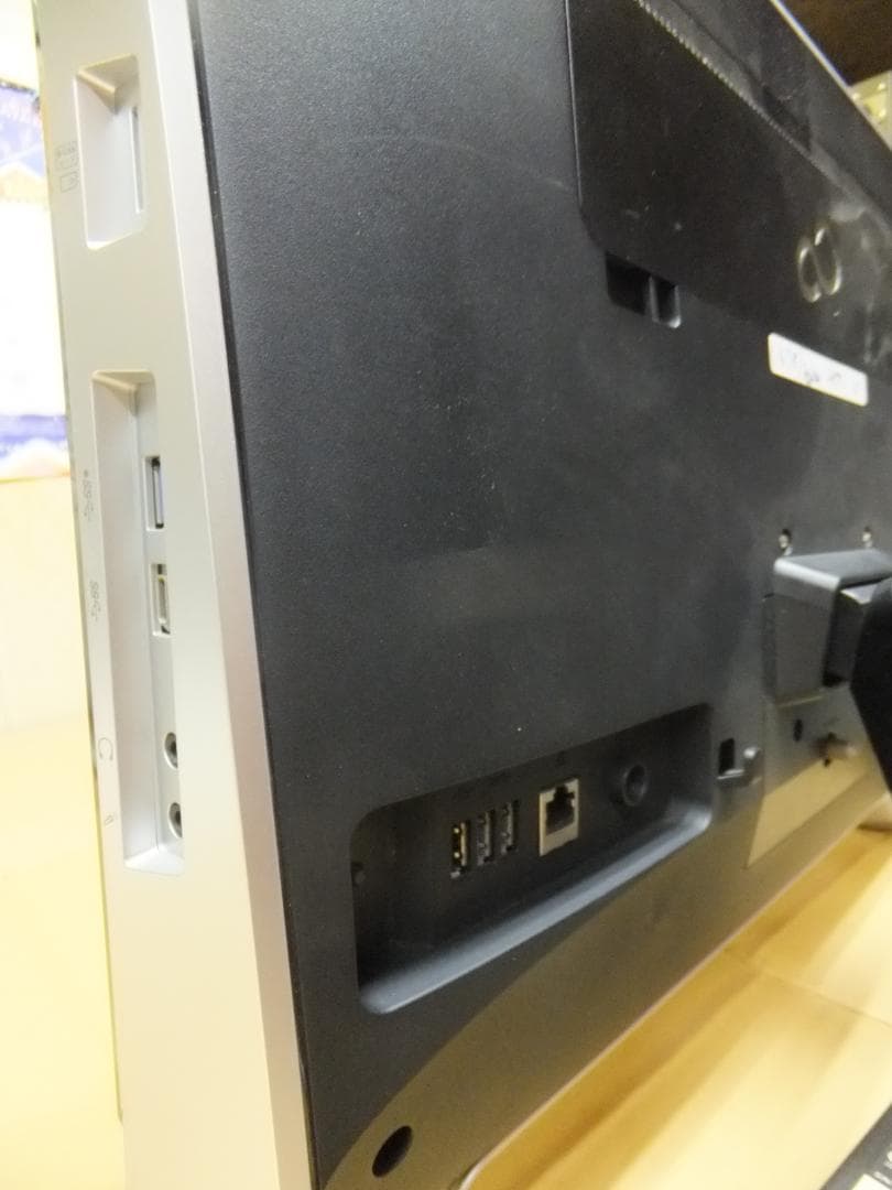 (1678）W11秒速起動新品SSD254G富士通一体 FH-77　i7　12G