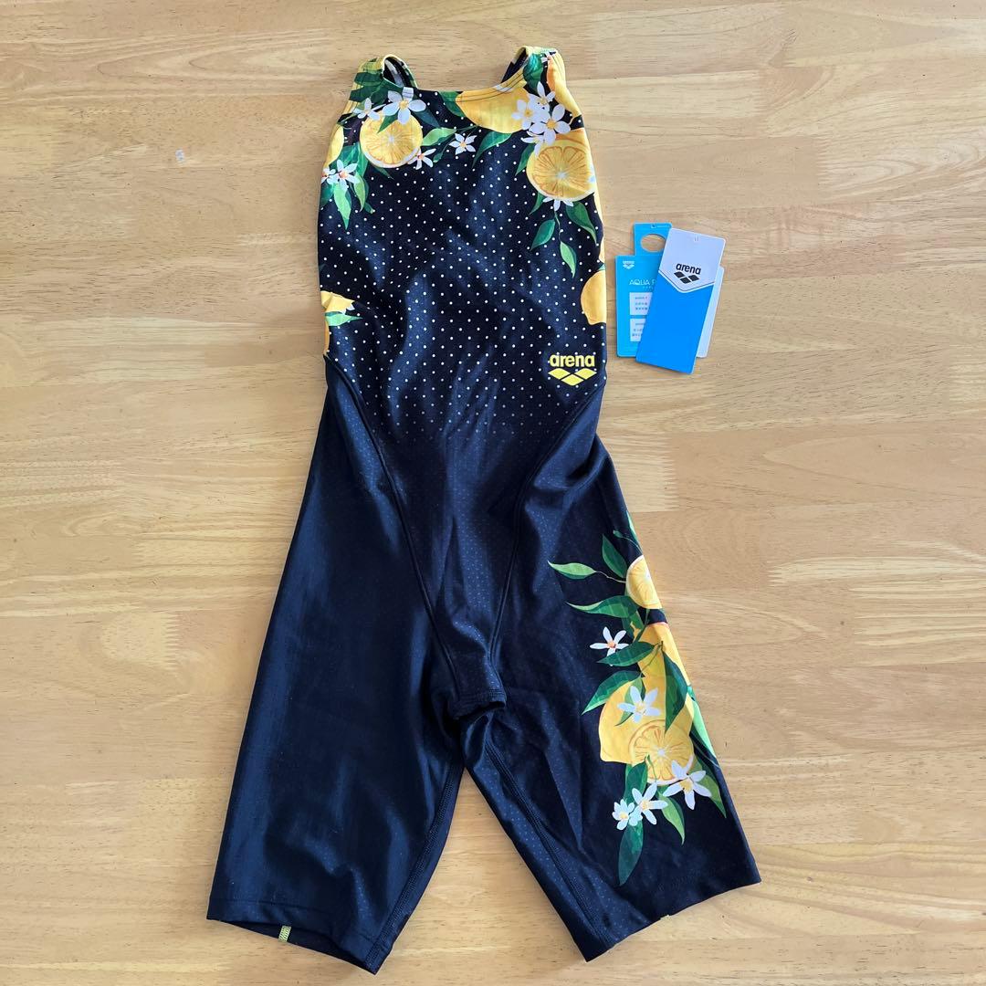 arena レモン柄 スポーツ用水着　サイズＬ