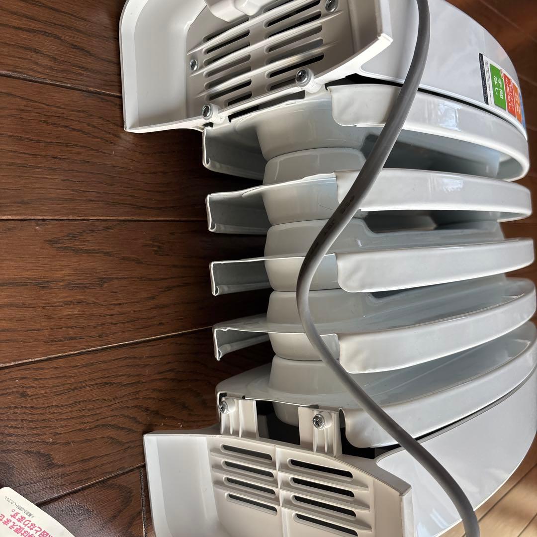 De'Longhi ミニオイルヒーター NJ0505E