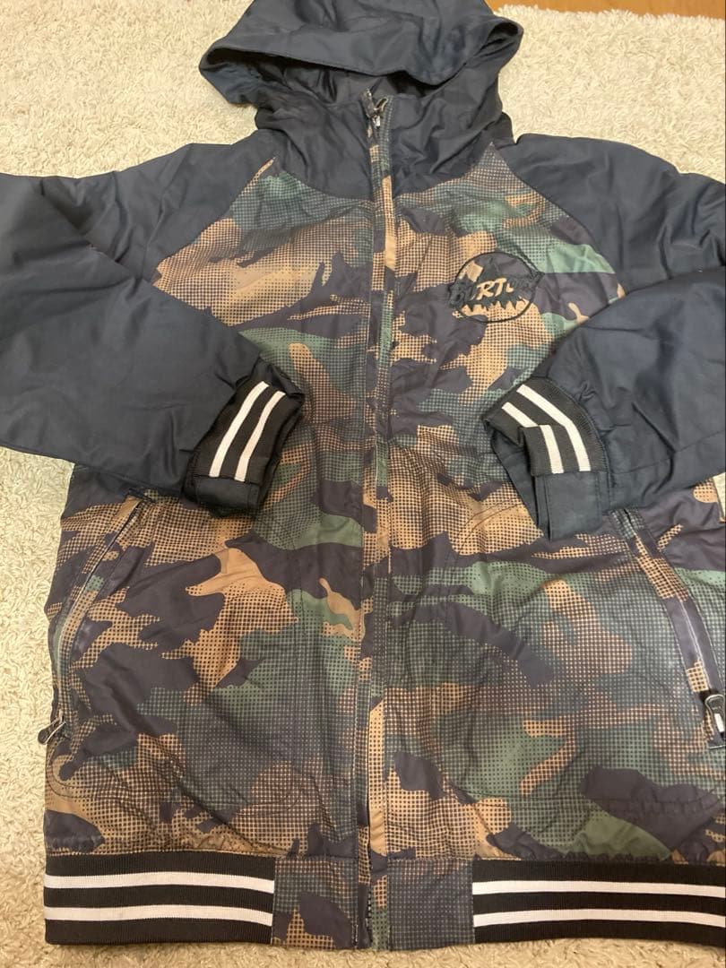 Burton キッズスノーボードウェア上下セット　赤 迷彩柄　M