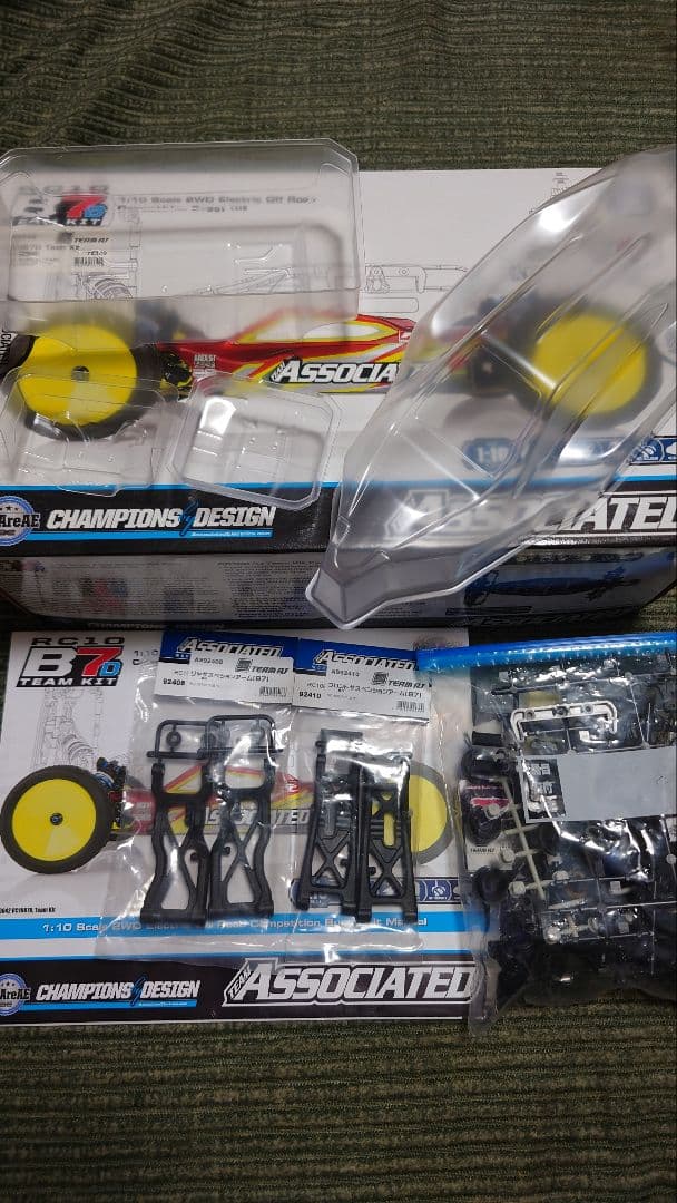 ASSOCIATED RC10 B7D車体のみ