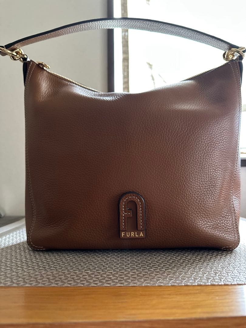 FURLA ブラウンレザー ショルダーバッグ