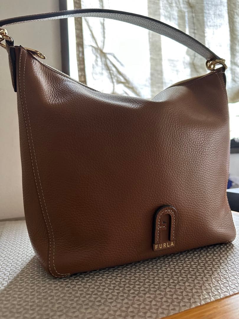 FURLA ブラウンレザー ショルダーバッグ