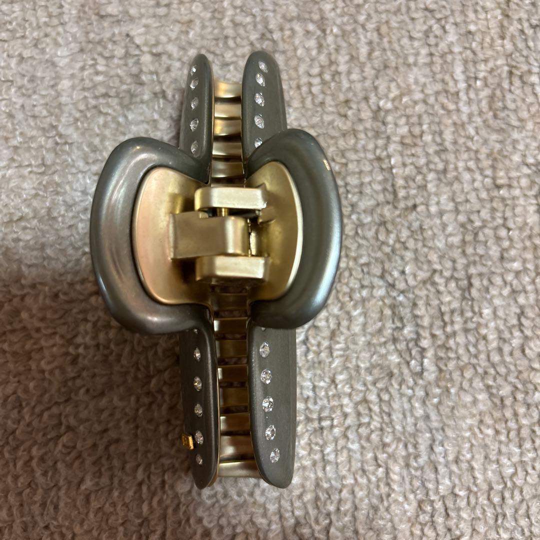 アレクサンドル　ドゥ　パリ　ストーン付きカーキ色ヘアクリップ