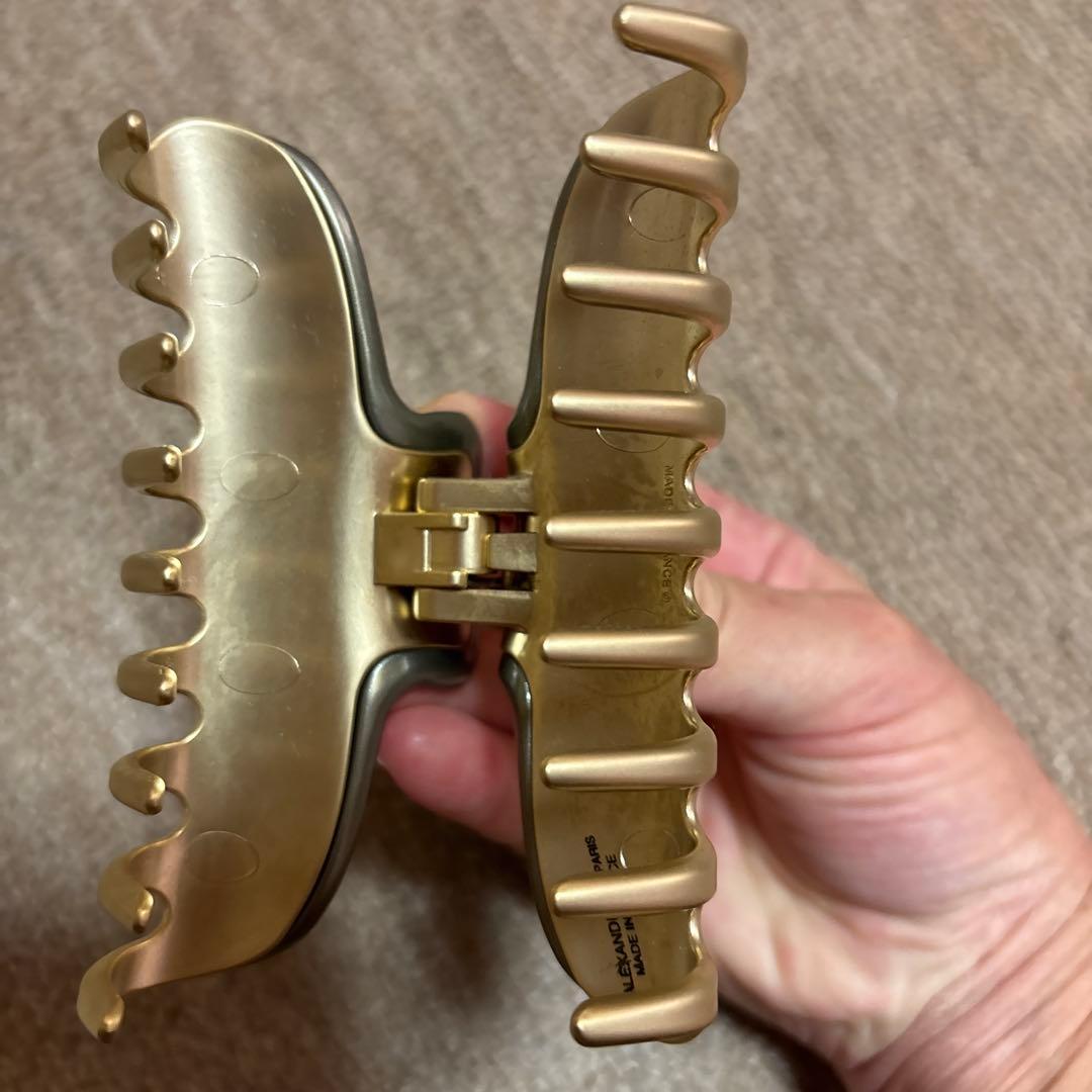 アレクサンドル　ドゥ　パリ　ストーン付きカーキ色ヘアクリップ