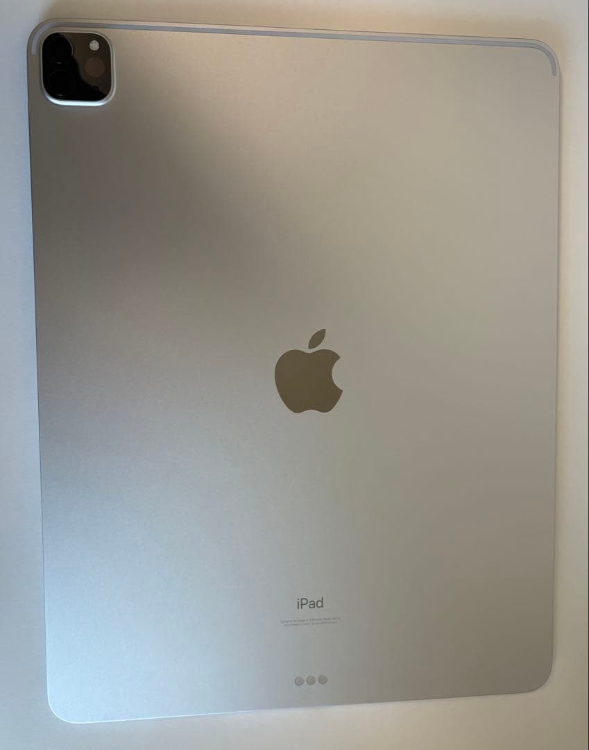 れいじ　Apple iPad Pro 5世代 M1 12.9インチ シルバ