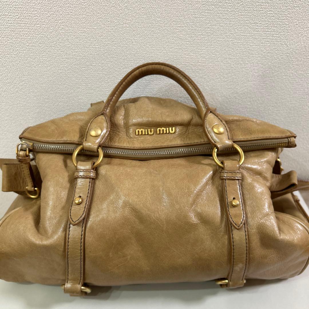 MIU MIU ベージュ　ショルダーバッグ　ヴィッテロルクス　ミュウミュウ