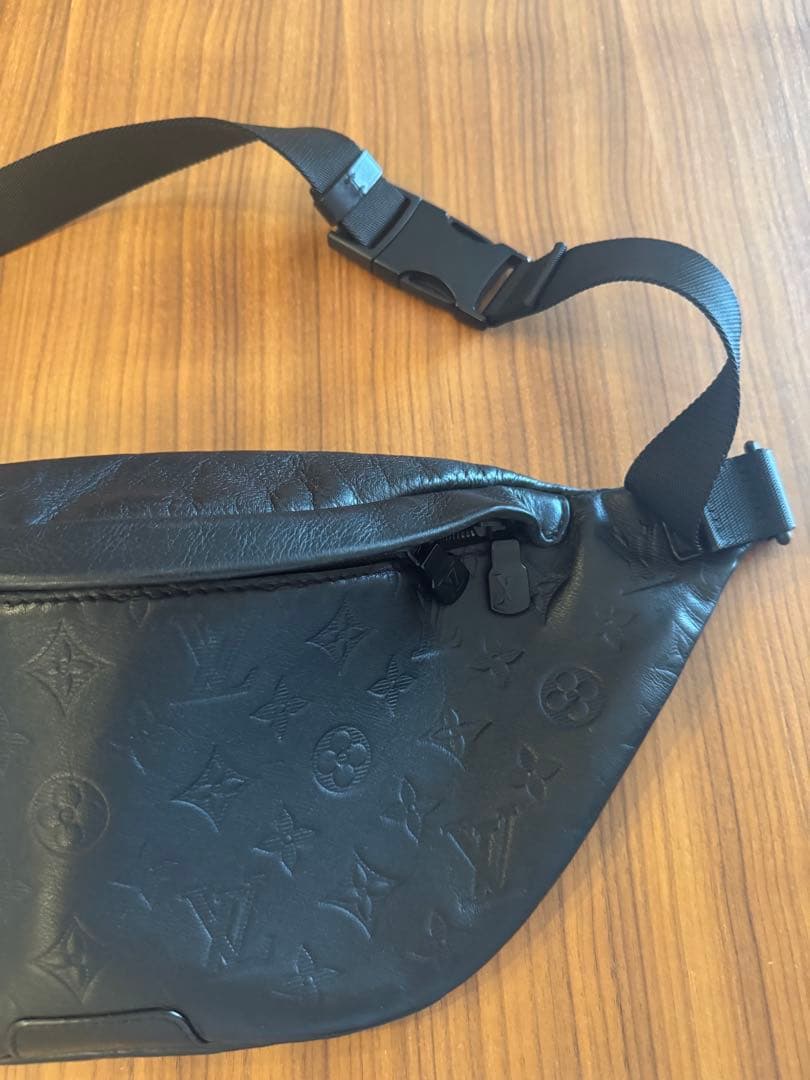 Louis Vuitton ボディバッグ モノグラム・シャドウ ディスカバリー