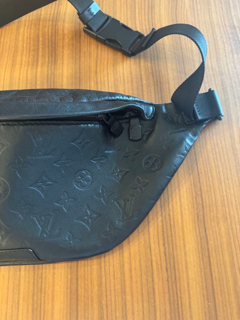 Louis Vuitton ボディバッグ モノグラム・シャドウ ディスカバリー