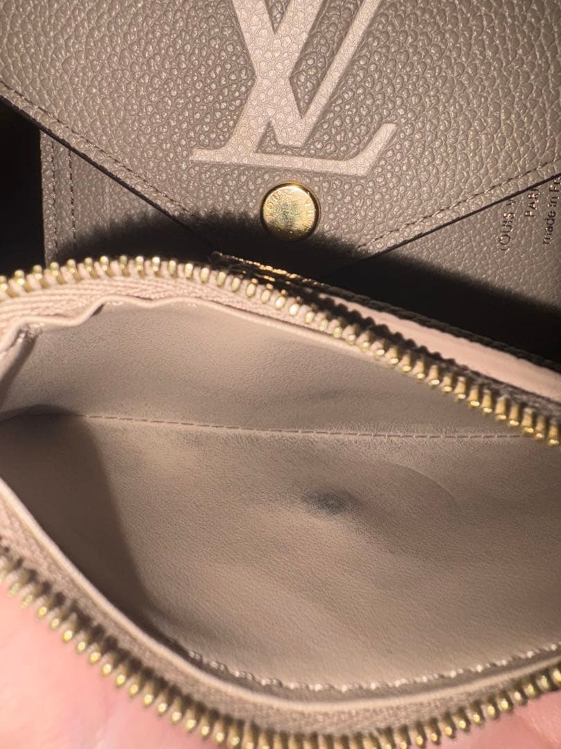 ヴィトン ポルトフォイユ・ヴィクトリーヌ