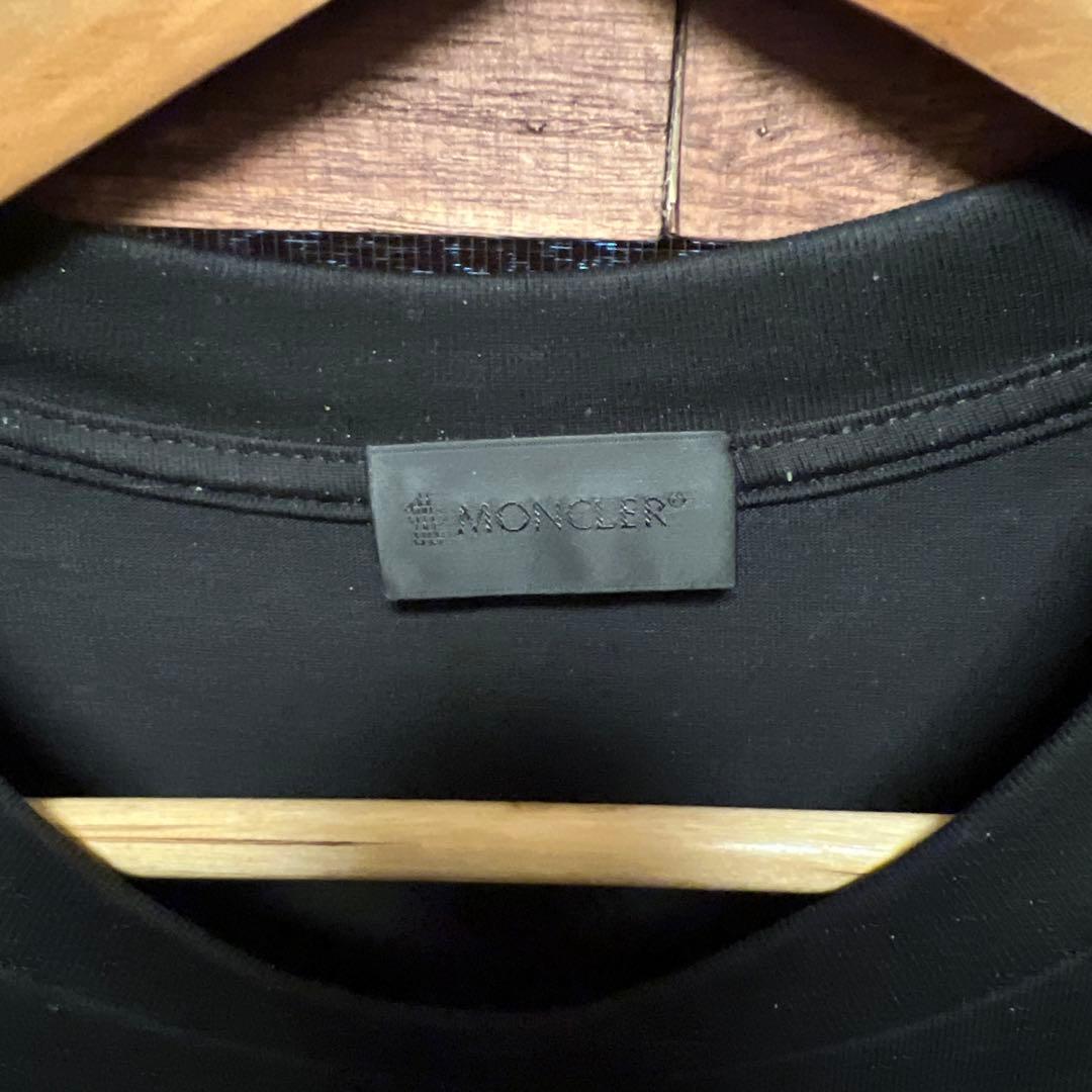 MONCLER 黒 Tシャツ ラバーロゴ付き