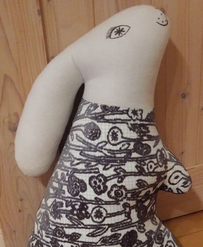 ミナペルホネン　ウサギクッション