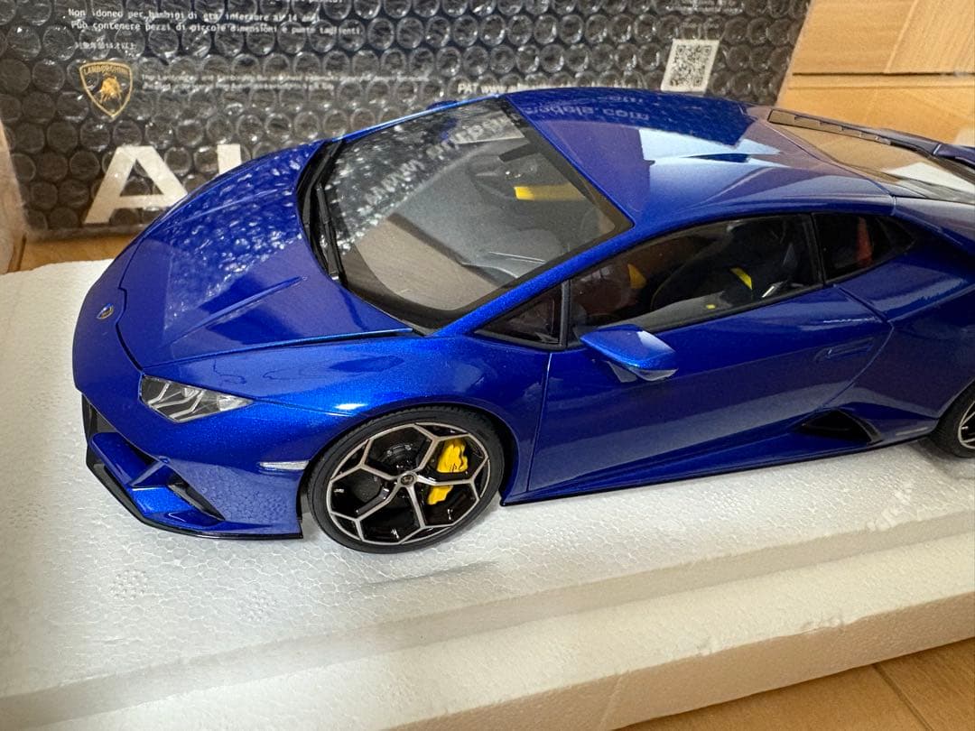 新品同様オートアート　ランボルギーニ ウラカン EVO （メタリック・ブルー）