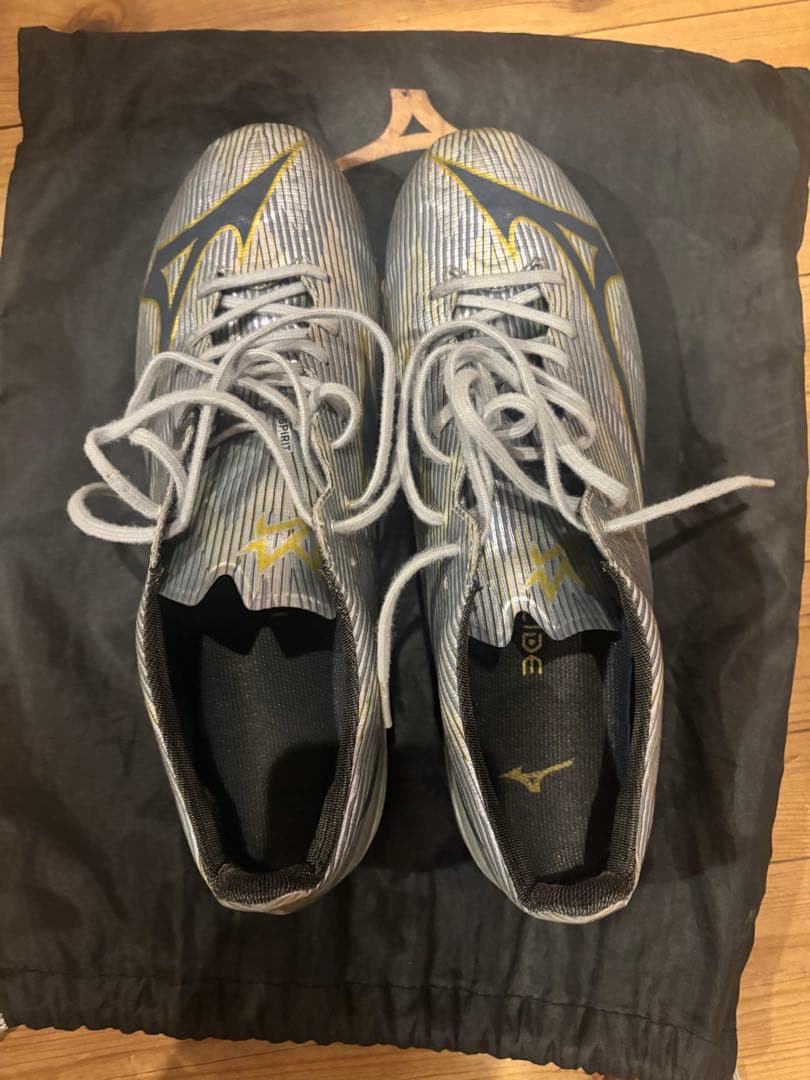 ミズノアルファ2ジャパン　サッカースパイク　袋付き