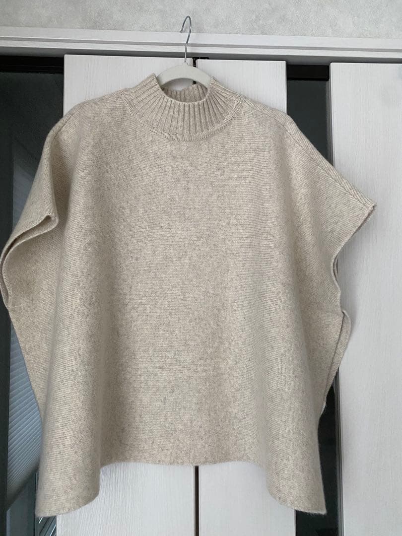 アンプレガント　ニットポンチョ