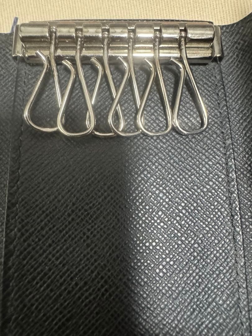 LOUIS VUITTON エピレザー ブラックキーケース