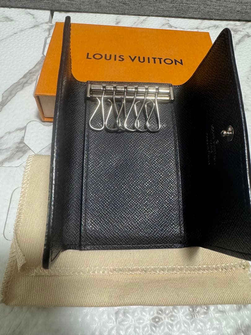 LOUIS VUITTON エピレザー ブラックキーケース