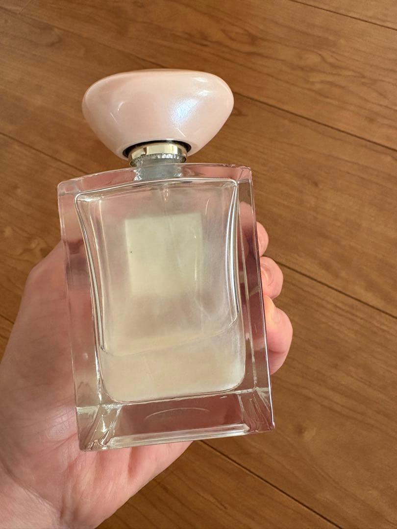 アルマーニ プリヴェ ピヴォワンヌ スジョ ソイエ ドゥ ナクレ オードトワレ