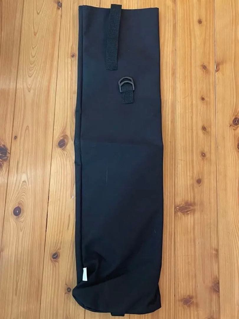 カーミットチェア ブラック NOVITA付属