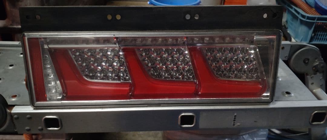 小糸製作所LEDテールランプ 赤/透明