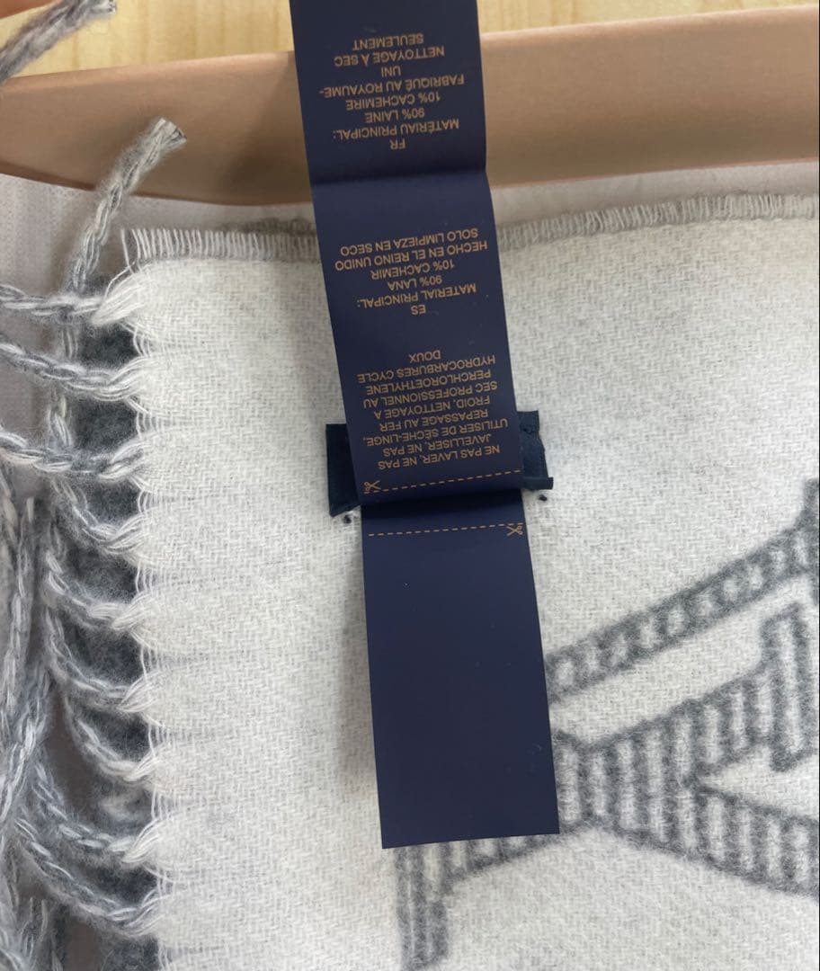 新品、未使用品‼️ 箱付き‼️ルイヴィトン モノグラム シャドウ　マフラー