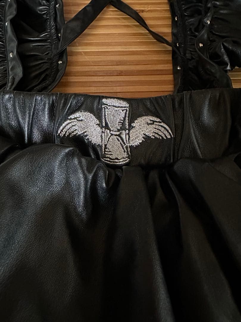 フリル付きブラックミニスカート