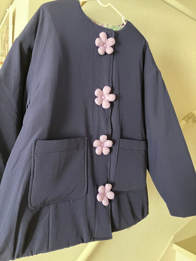 スカラー　花ボタン　アウター