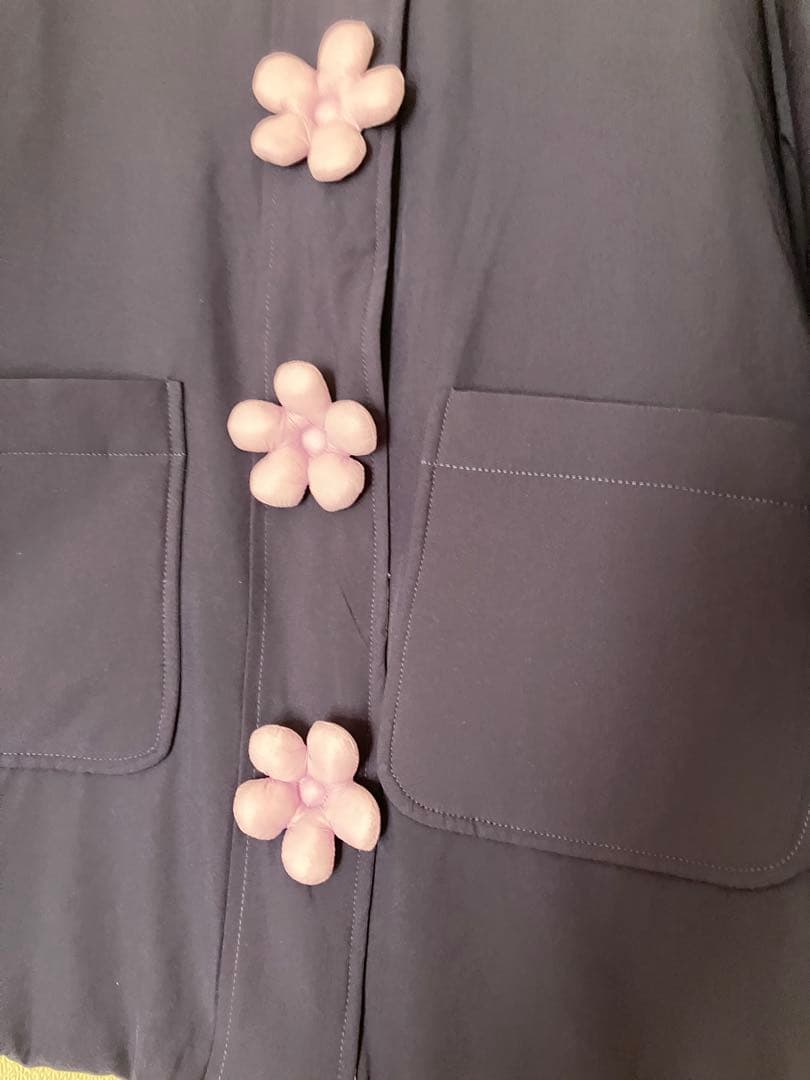 スカラー　花ボタン　アウター