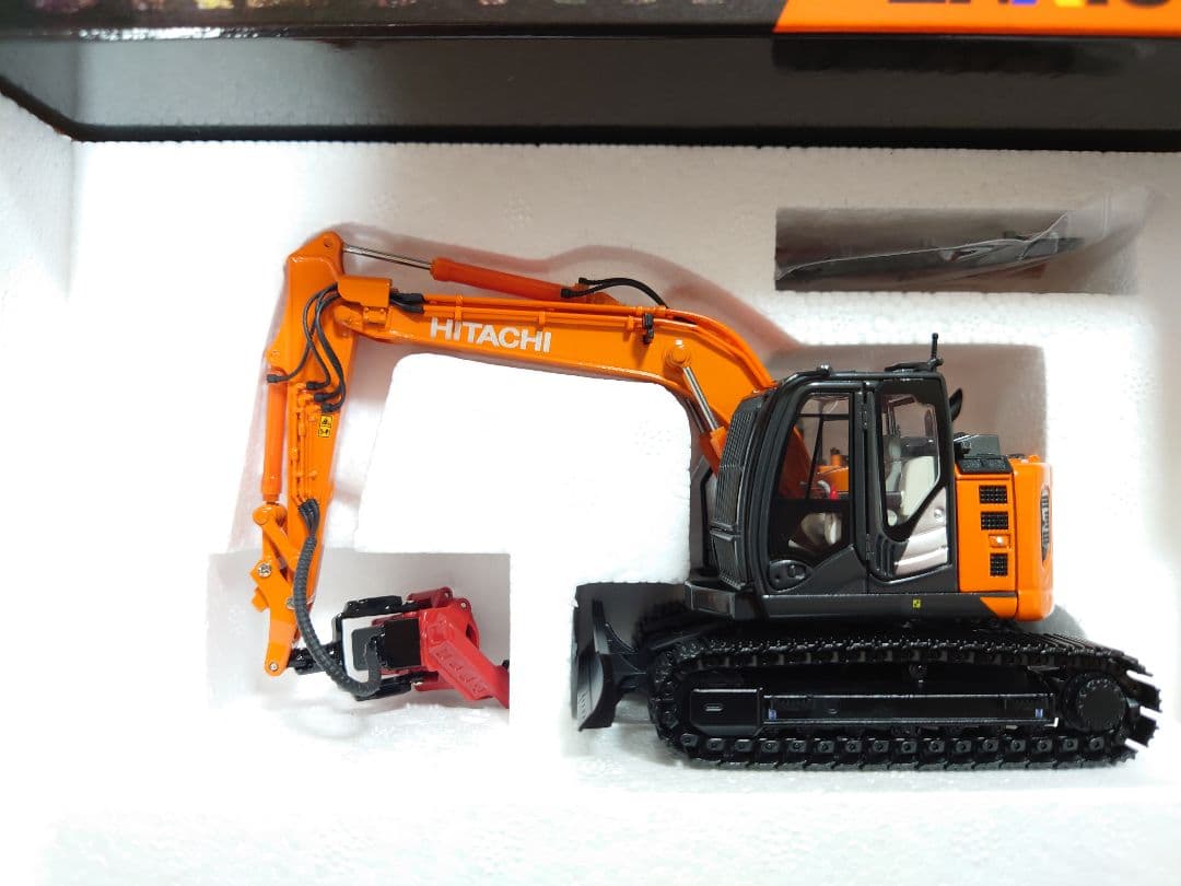 日*立様 日立建機　ZX135USハーベスタ仕様　1/50