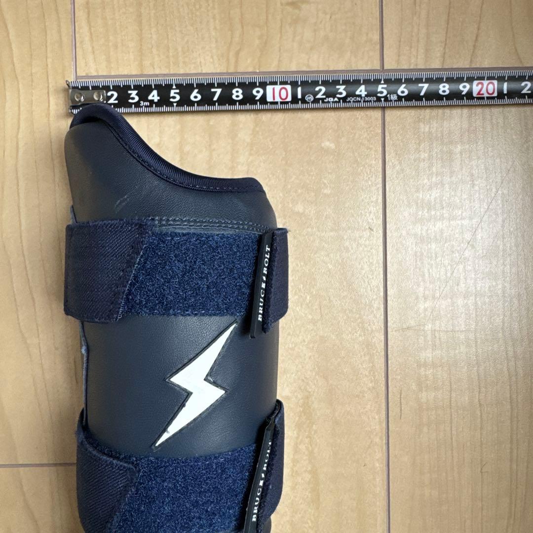 ⚾️BRUCE BOLT PREMIUM PRO ユース フットガード 右打者用