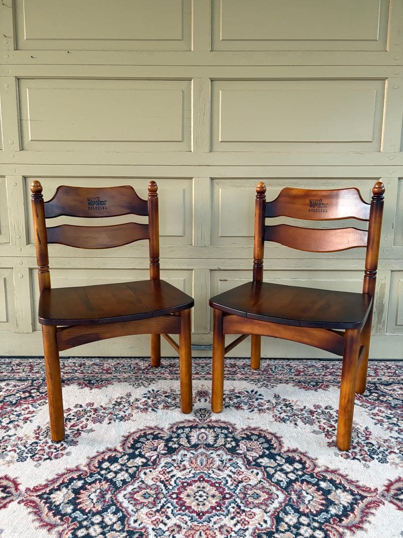 90年代 オールドカリモク椅子 2脚セットコロニアル ダイニングチェア 馬車刻印