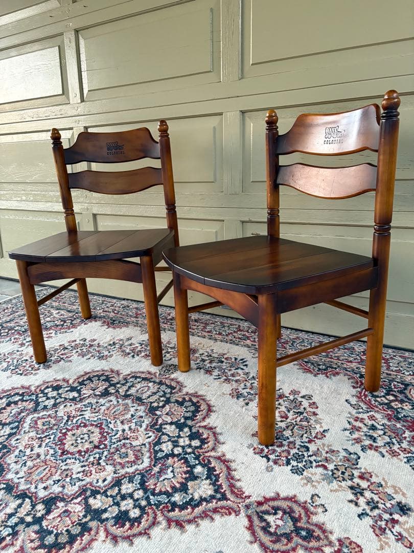 90年代 オールドカリモク椅子 2脚セットコロニアル ダイニングチェア 馬車刻印