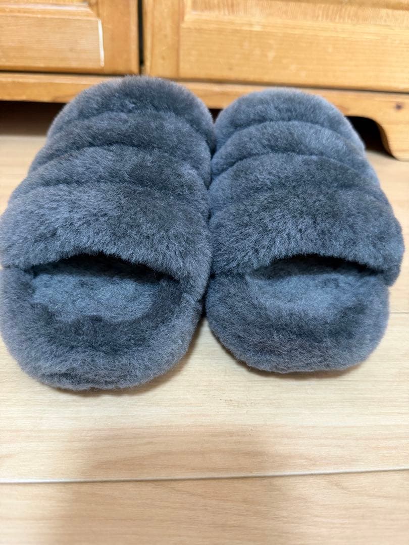 【ゆ】　UGG サンダル　グレー