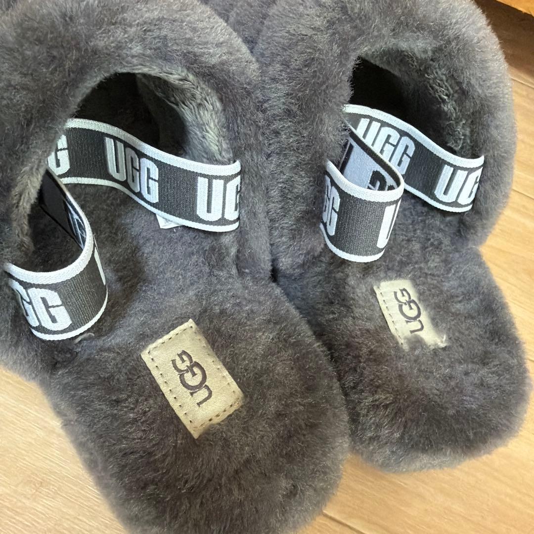 【ゆ】　UGG サンダル　グレー