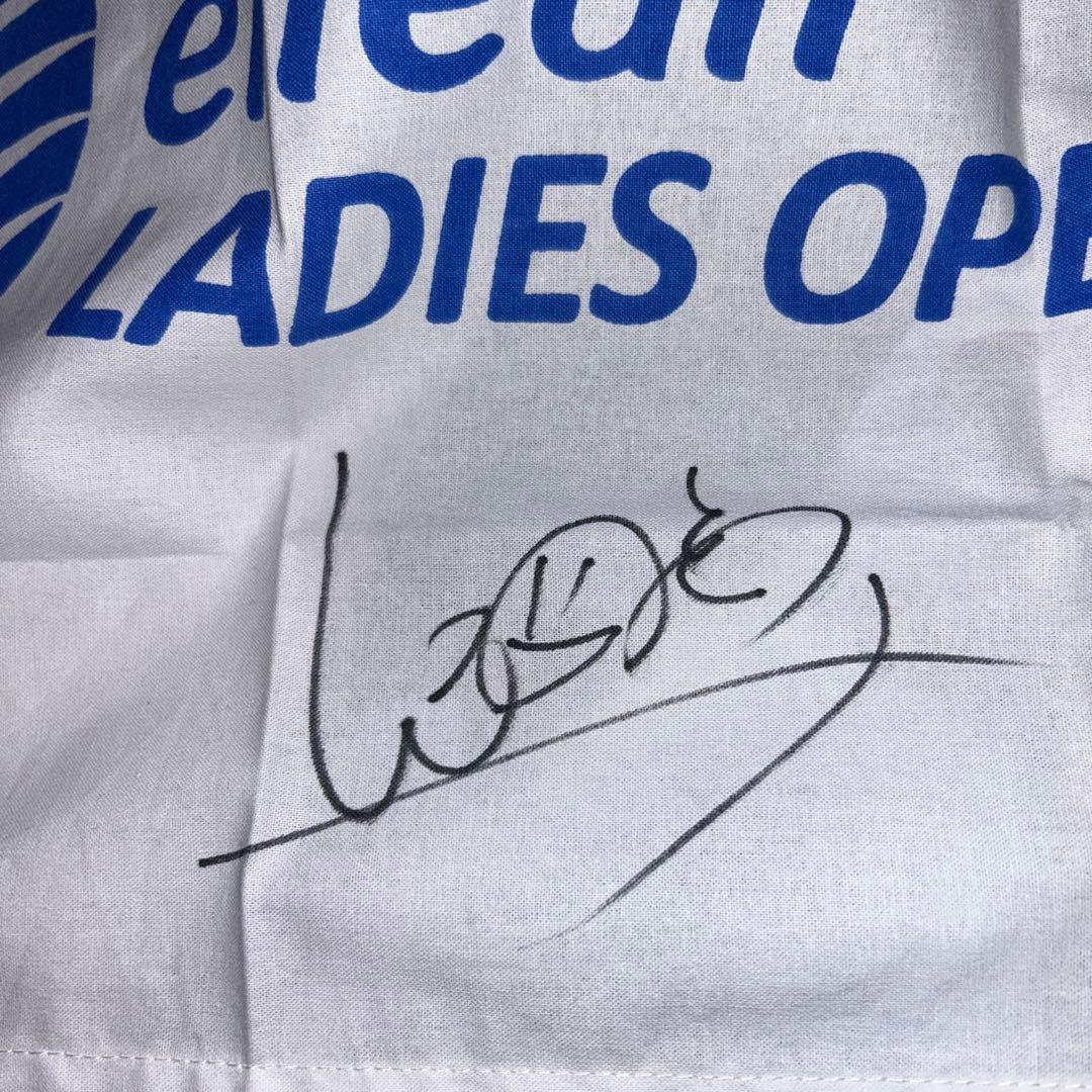 渋野日向子AIGオフィシャルボール直筆サイン、エリエールピンフラッグ直筆サイン