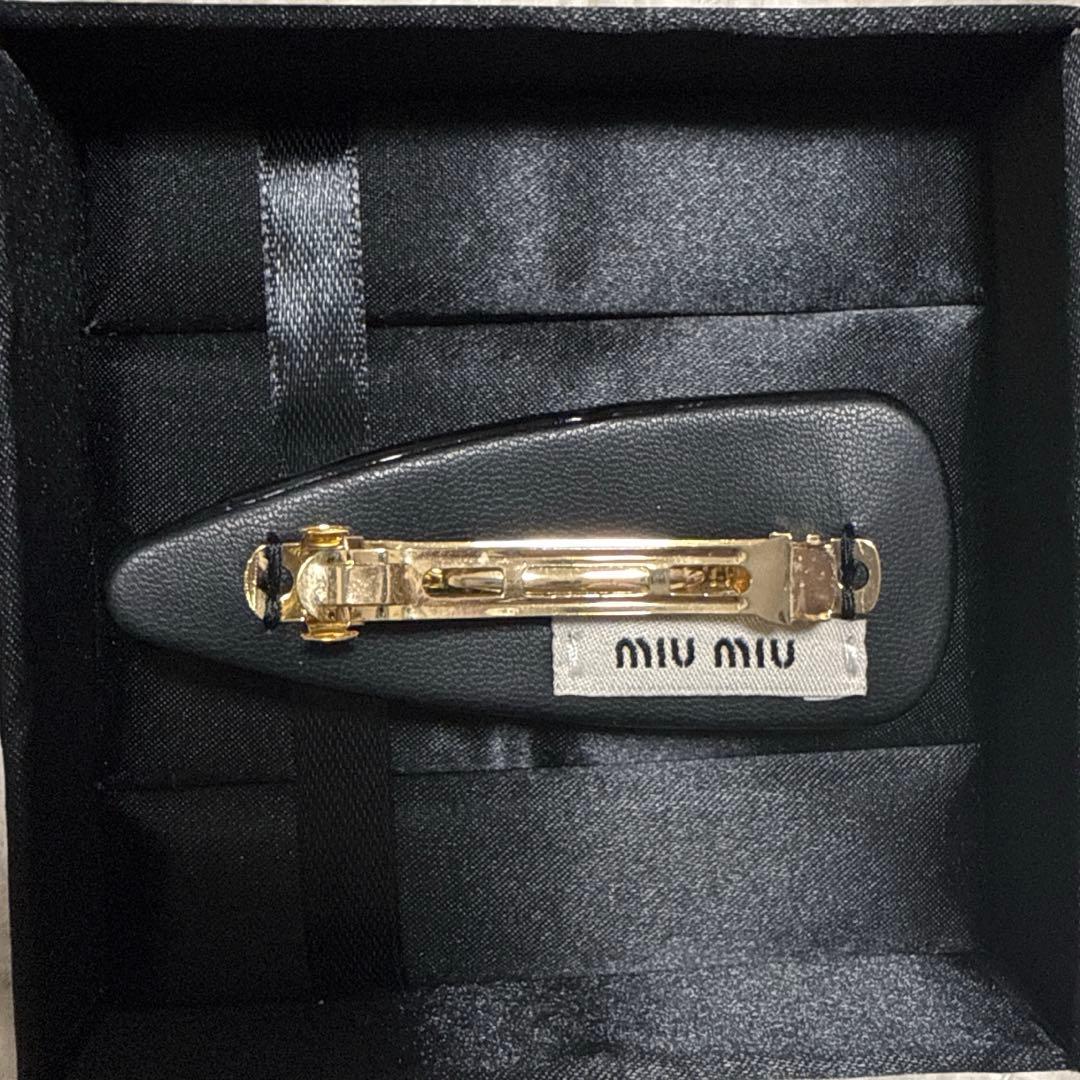 miumiu ミュウミュウ　ブラック　ヘアピン　ヘアアクセ