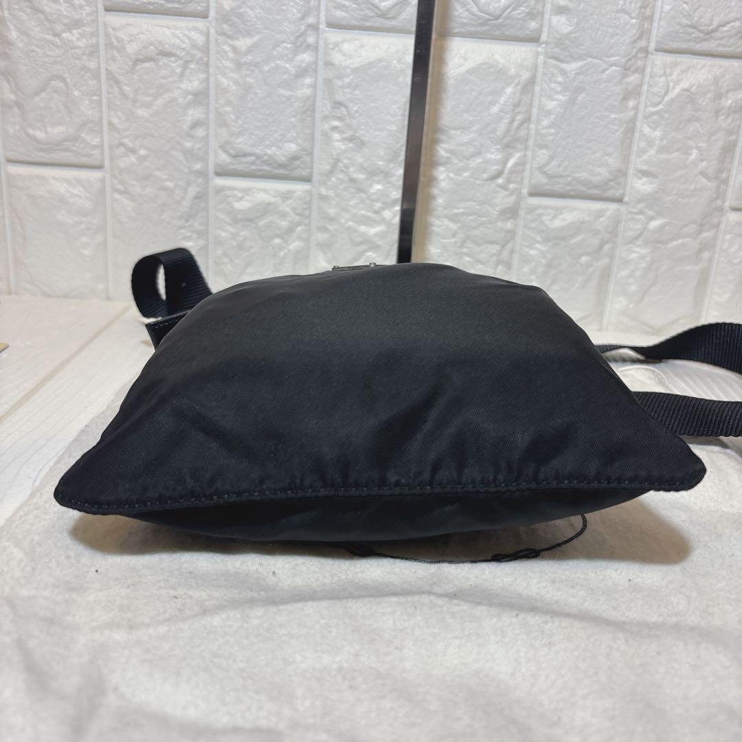 【美品】 PRADA 三角ロゴ ナイロン ショルダーバッグ サコッシュ ブラック