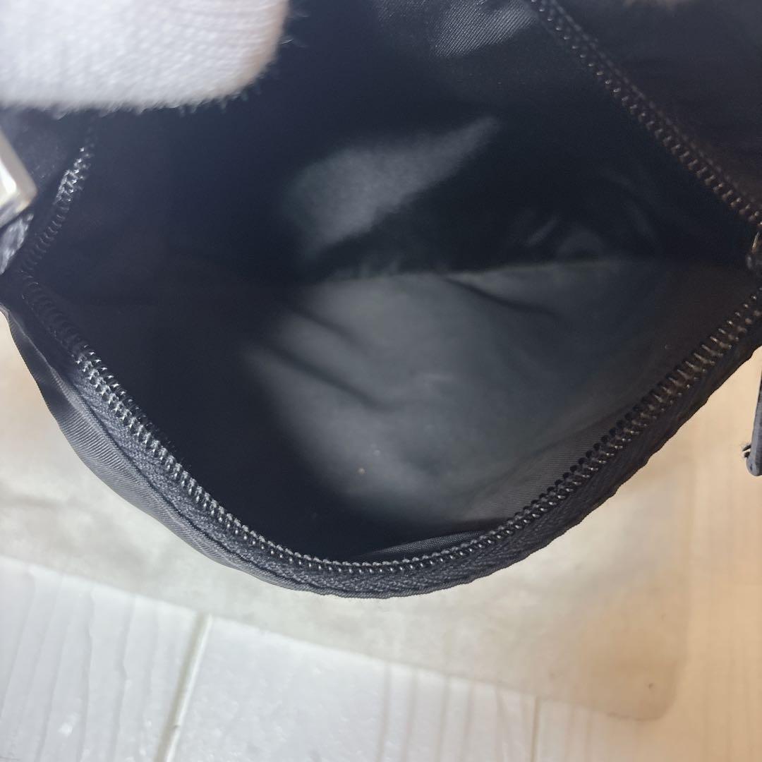【美品】 PRADA 三角ロゴ ナイロン ショルダーバッグ サコッシュ ブラック