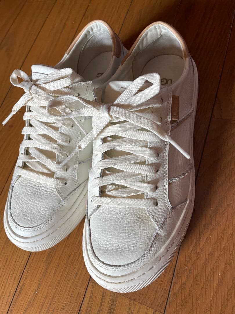 まこ⭐︎UGG ホワイトレザー スニーカー