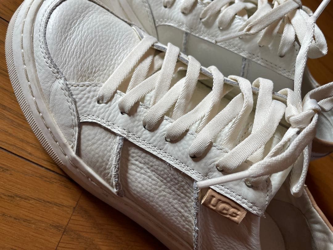 まこ⭐︎UGG ホワイトレザー スニーカー